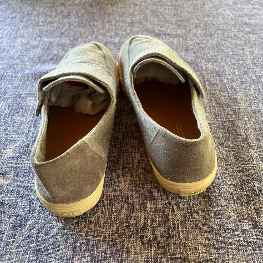 TOMS wool and suade size 8.5w - Picture 3 of 4